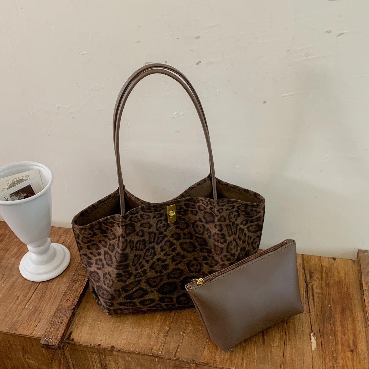 Luxury Bags Tote - Женская сумка-тоут из замши с ретро-принтом